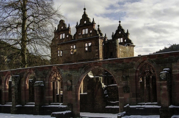 10. Monasterio del siglo XV en el Bosque Negro en Alemania