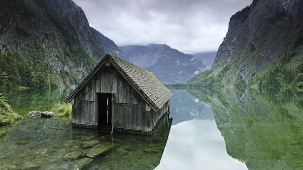 6. Una cabaña de pesca en un lago en Alemania