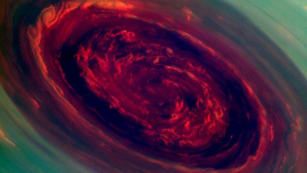Primer plano del huracán en el polo norte de Saturno